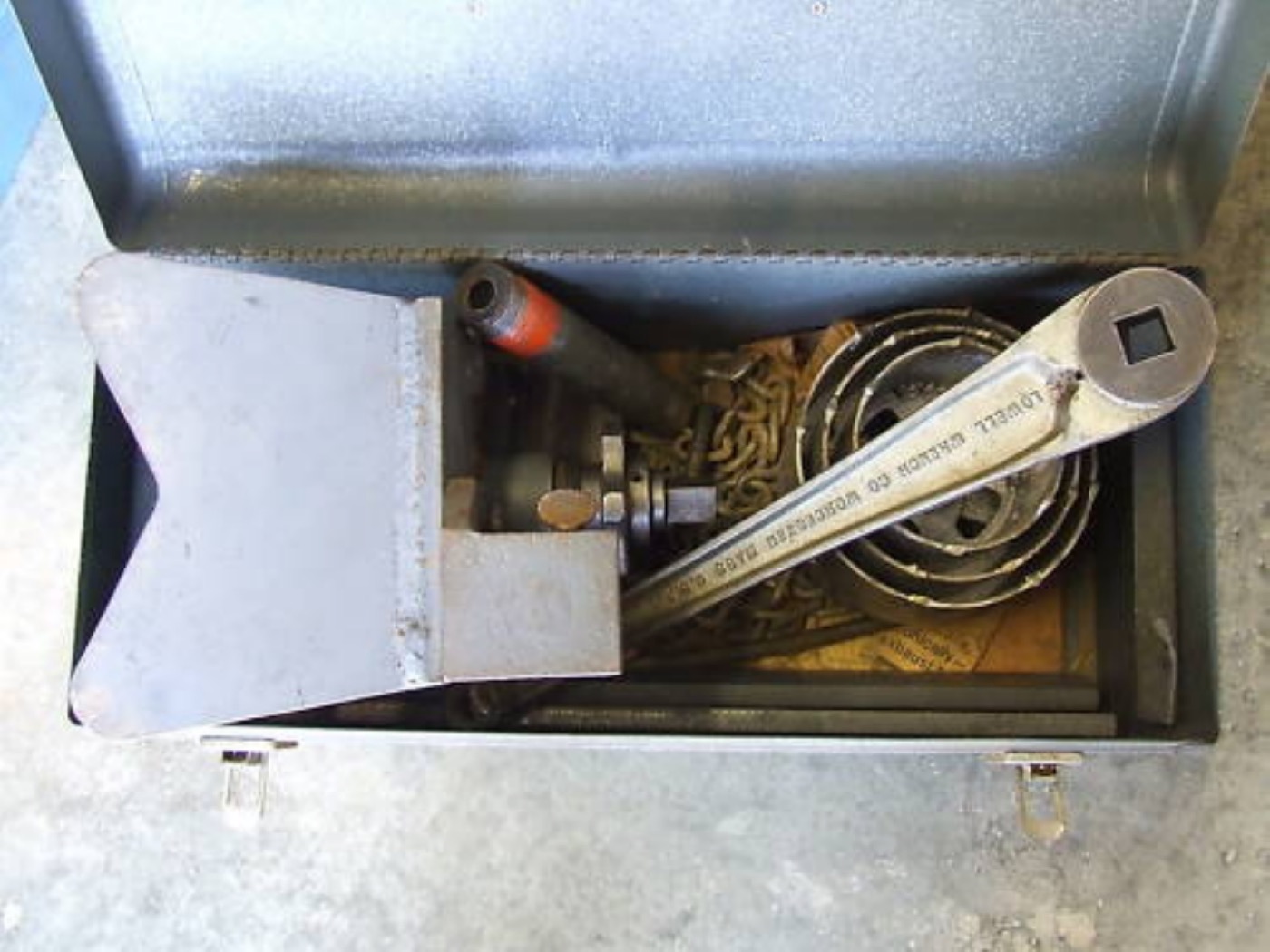 AC pipe tapping and cutting